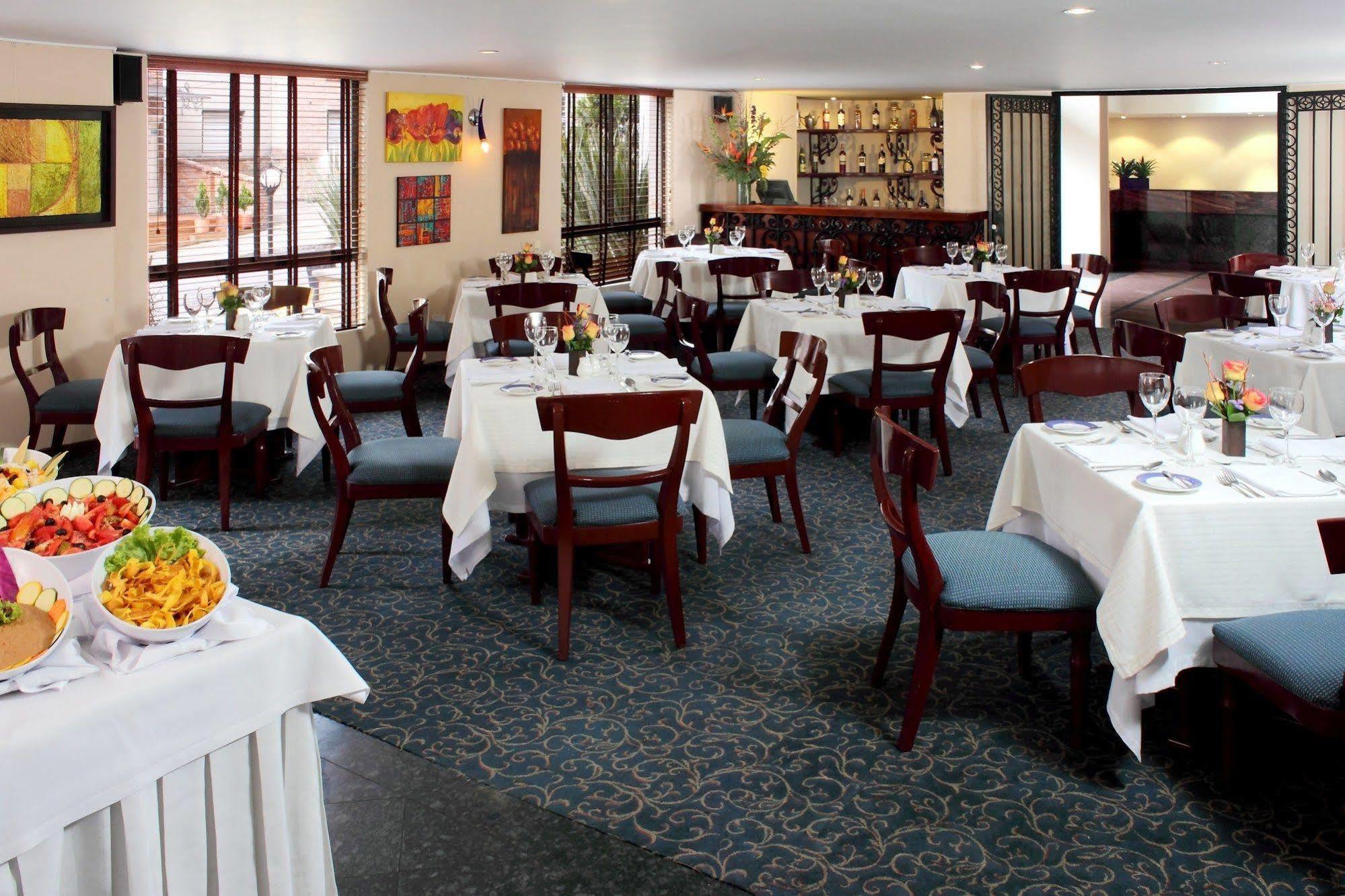 Hotel Estelar Suites Jones Bogota Restoran gambar
